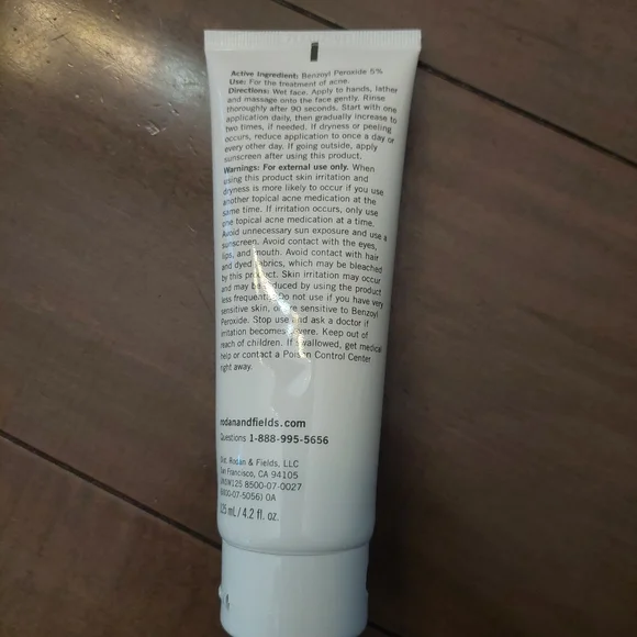 Rodan + Fields Spotless Daily Acne Wash - Picture 3 of 3